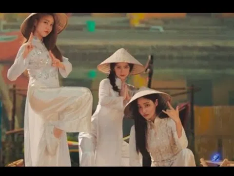 Fan Việt thích thú nhóm nhạc Hàn diện áo dài, đội nón lá Việt Nam trong MV mới